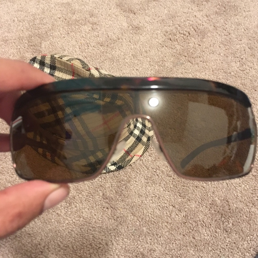 NWOT Burberry unisex sunglasses
